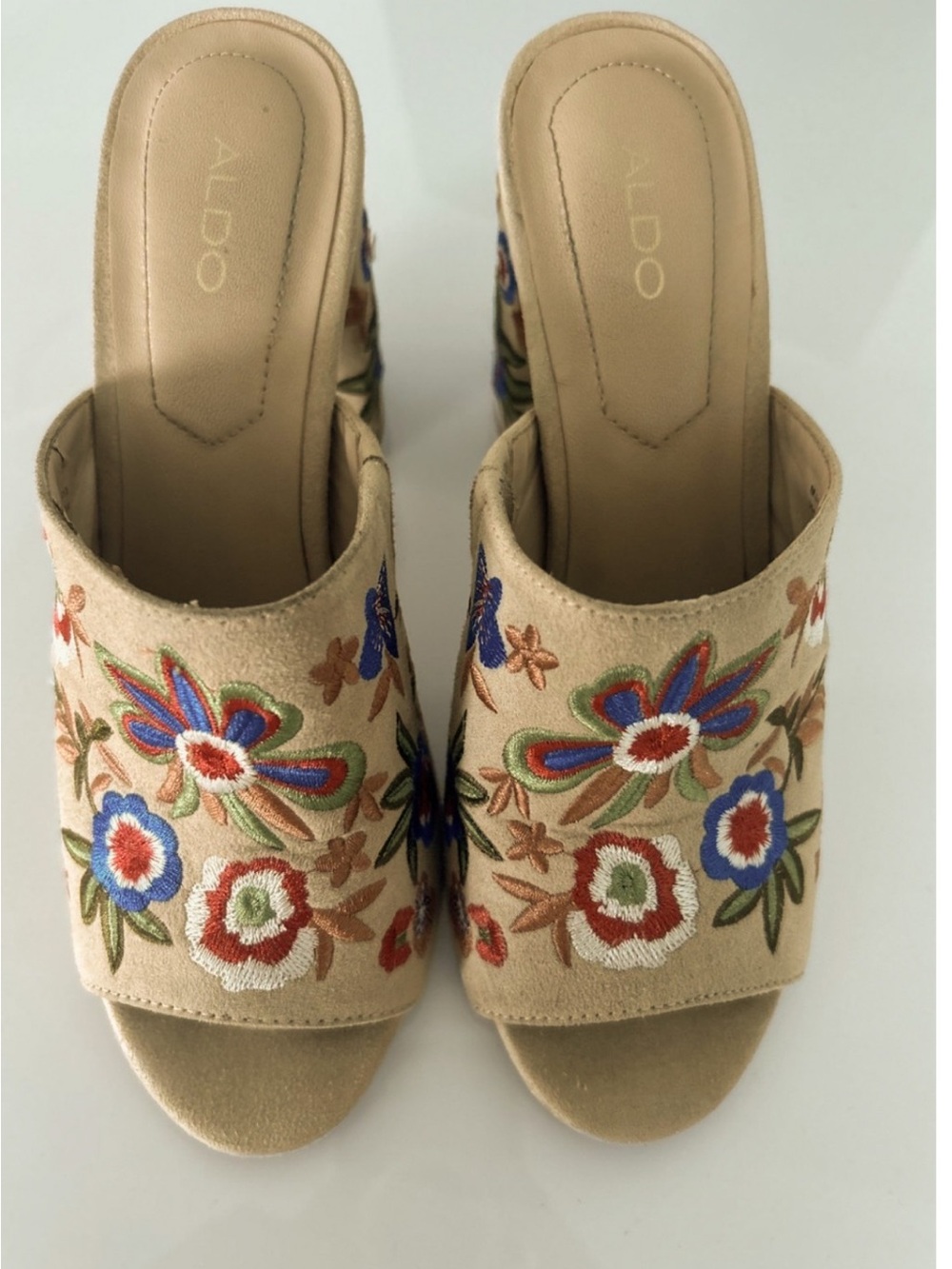 Aldo Floral Embroidered Beige  Slide Mules Statement Sandals 9 EUC